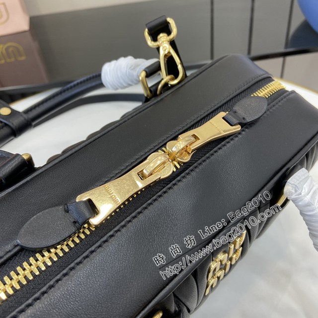 miumiu繆繆專櫃最新款Arcadie牛皮革中號保齡球手提包斜挎包 jh2530型號：5BB148